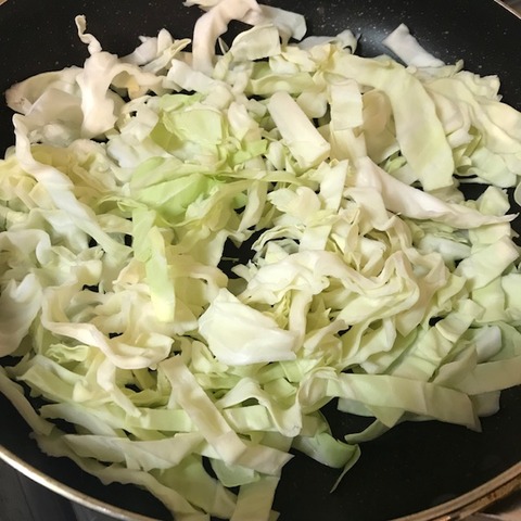 フライパンで肉野菜蒸し作り方1